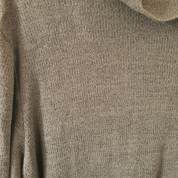 Cottagecore Turtleneck - Picture 4 of 5